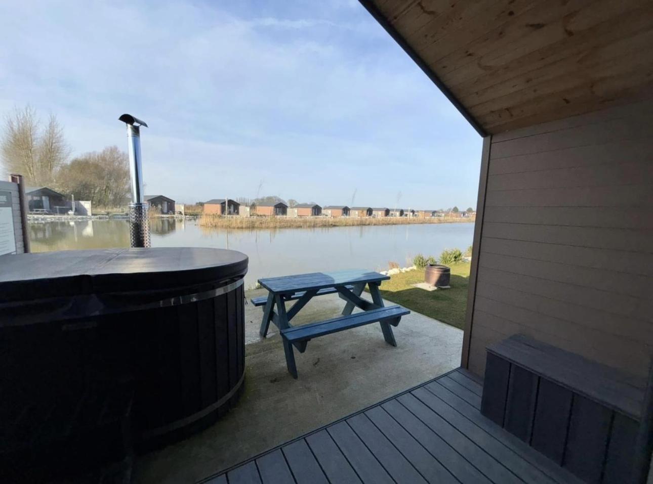 Lakeside Fishing Retreats Boston Room photo